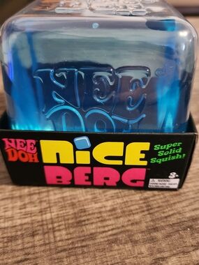 🚨 RARE 🚨 Nice Berg Blue Nee-Doh Squish Toy Schylling 26030HY 3+